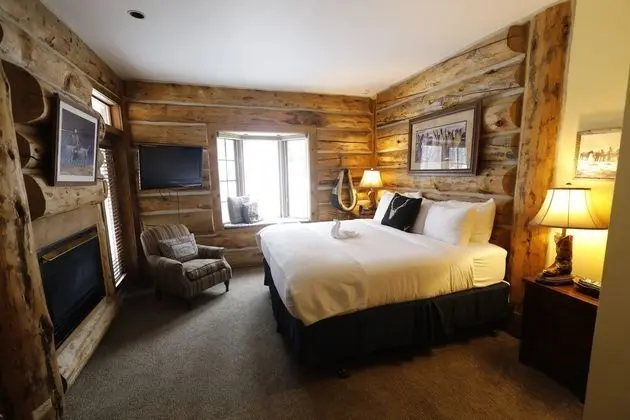 1st Floor, King Bed 2