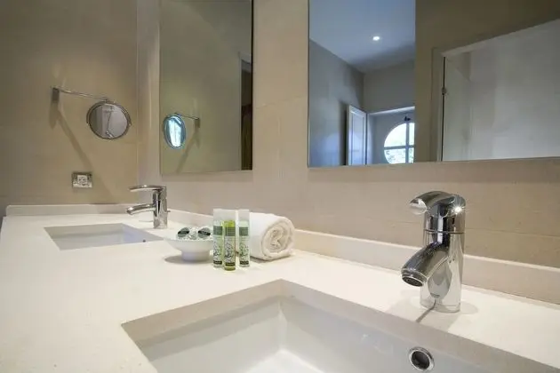 Tek Büyük Yataklı Oda (Cote Jardin)