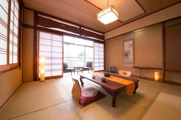 Traditional Tek Kişilik Oda (for 1 guest, Shared Bath Room)