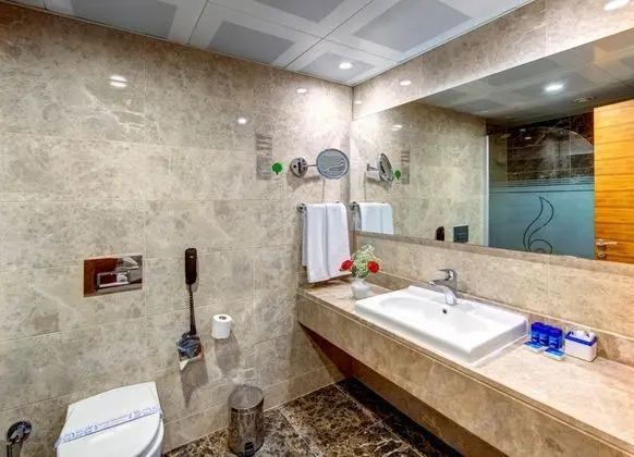Triple, Şehir Manzaralı