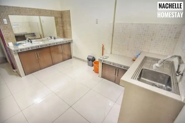 Standard Oda, 1 Büyük (Queen) Boy Yatak, Ortak Banyo