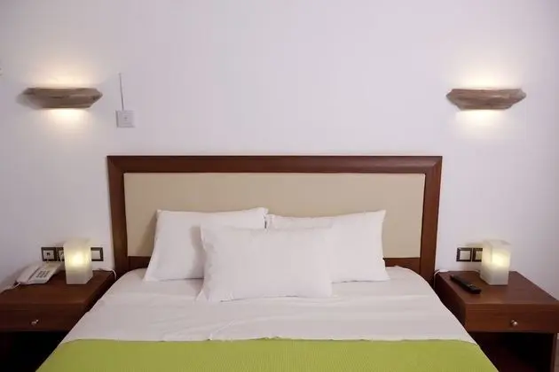 Tek Büyük Yataklı Oda (Shared Balcony)