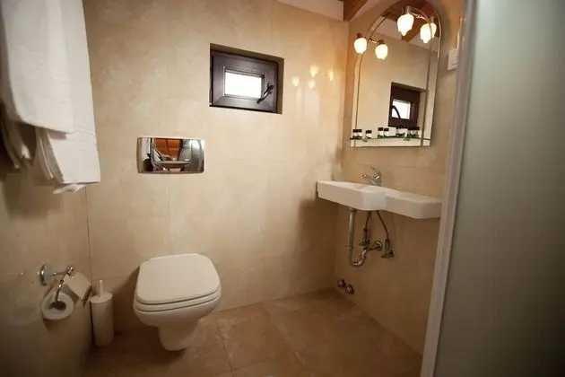 Tek Büyük Yataklı Oda (Shared Balcony)