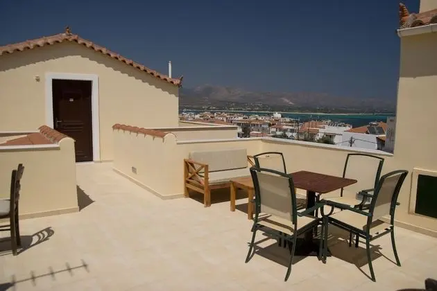 Tek Büyük Yataklı Oda (Shared Balcony)