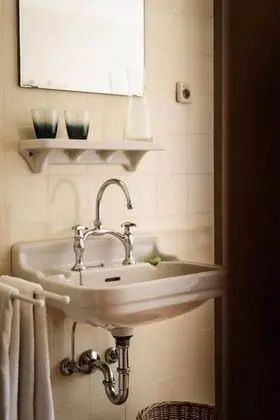 Dört Kişilik Oda, Ortak Banyo