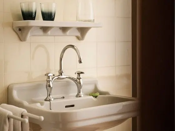 Ortak Ranzalı Oda, Ortak Banyo