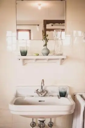 Tek Büyük Yataklı Oda, Ortak Banyo, Dağ Manzaralı