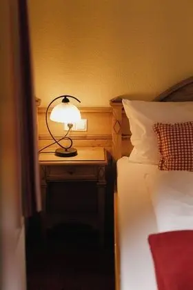 Classic Tek Büyük Yataklı Oda