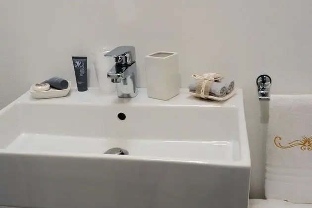 Tek Büyük veya İki Ayrı Yataklı Oda, Sigara İçilmez (Colleoni)