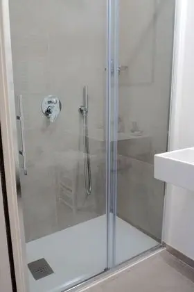 Tek Büyük veya İki Ayrı Yataklı Oda, Sigara İçilmez (Colleoni)