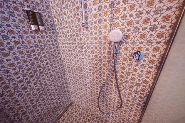 Deluxe Dört Kişilik Oda, Banyolu/Duşlu