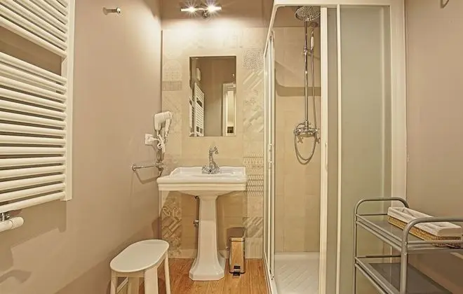 Classic Tek Büyük Yataklı Oda