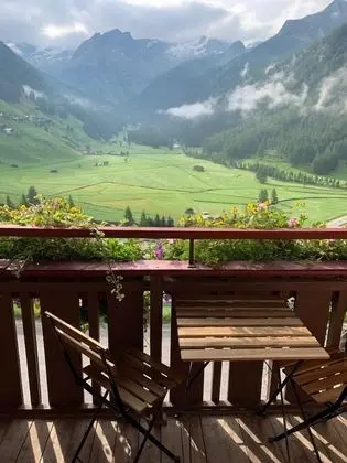 Tek Büyük Yataklı Oda, Balkon, Dağ Manzaralı