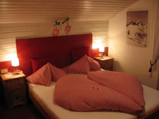 Tek Büyük Yataklı Oda, Balkon, Dağ Manzaralı