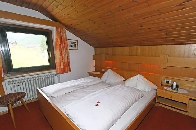 Tek Büyük Yataklı Oda, Dağ Manzaralı