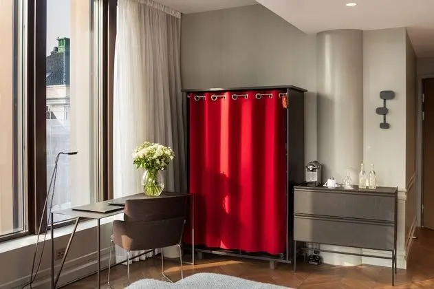 Corner Suite, City View