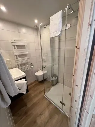 Tek Büyük Yataklı Oda, 1 Yatak Odası, Balkon, Dağ Manzaralı