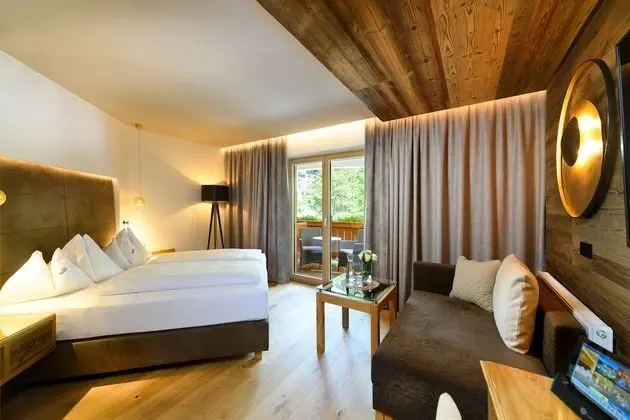 Deluxe Tek Büyük Yataklı Oda, Balkon, Dağ Manzaralı