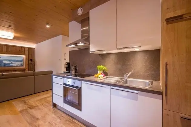 Apart Daire, Ek Bina