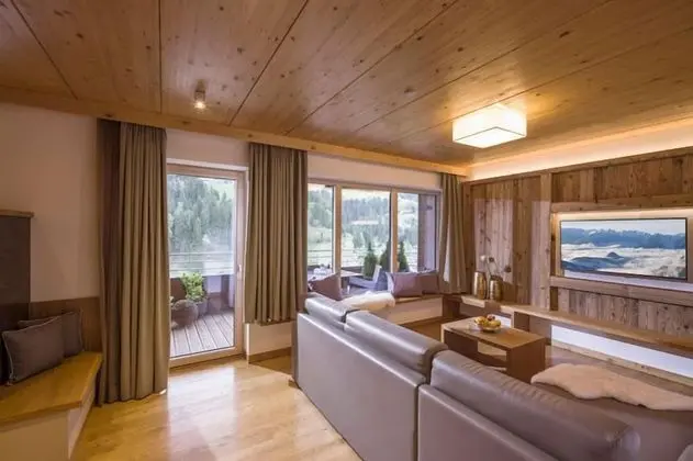 Apart Daire, Ek Bina