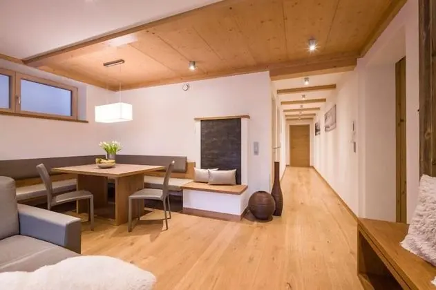 Apart Daire, Ek Bina