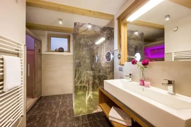 Apart Daire, Ek Bina