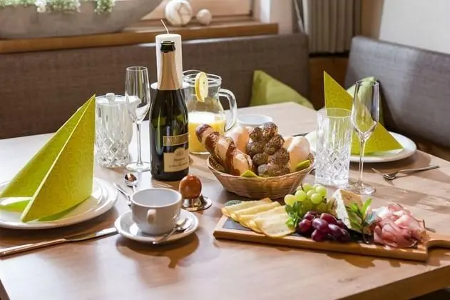 Standard Apart Daire, Ek Bina