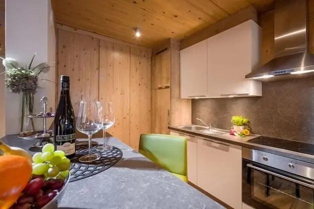 Standard Apart Daire, Ek Bina