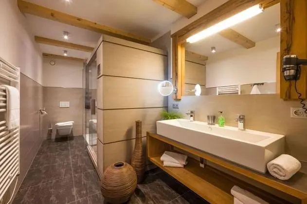 Standard Apart Daire, Ek Bina