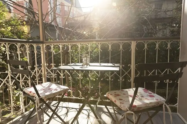 Junior Süit, Balkon