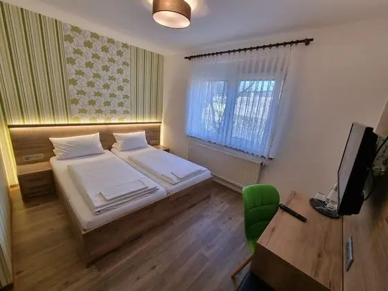 Basic Tek Büyük Yataklı Oda