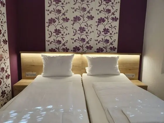 Basic Tek Büyük Yataklı Oda