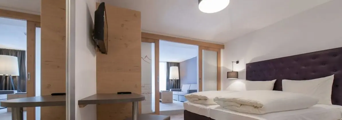 Süit, Balkon, Dağ Manzaralı (Sunneseita)