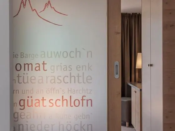 Süit, Balkon, Dağ Manzaralı (Sunneseita)