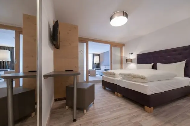 Süit, Balkon, Dağ Manzaralı (Sunneseita)