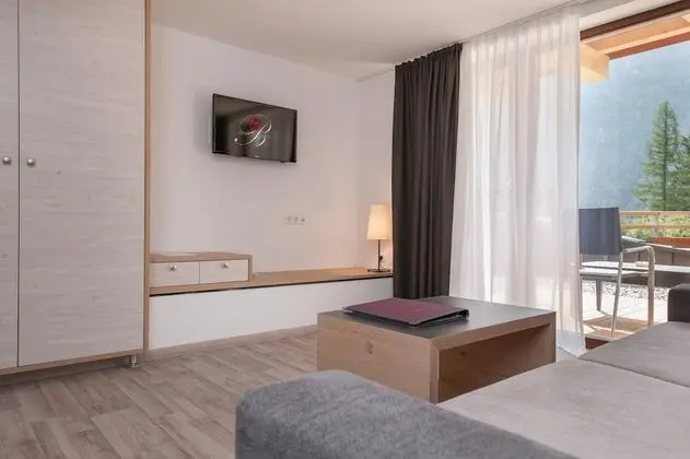 Süit, Balkon, Dağ Manzaralı (Sunneseita)