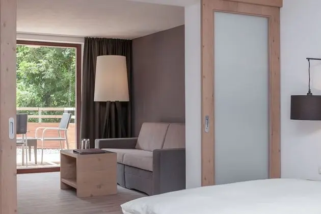 Süit, Balkon, Dağ Manzaralı (Sunneseita)