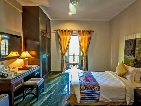 Deluxe Oda, Havuz Manzaralı