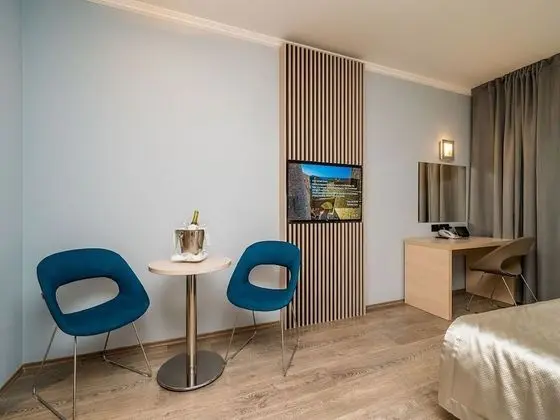 Superior Tek Büyük Yataklı Oda, Veranda, Havuz Kenarı