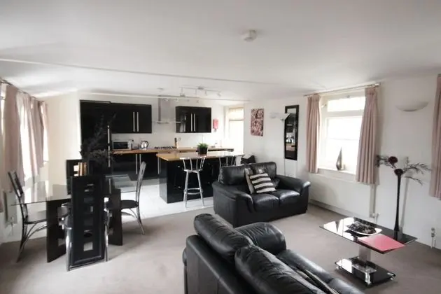 Apart Daire, 2 Yatak Odası, 2 Banyolu (Montague House RG40 1AU)