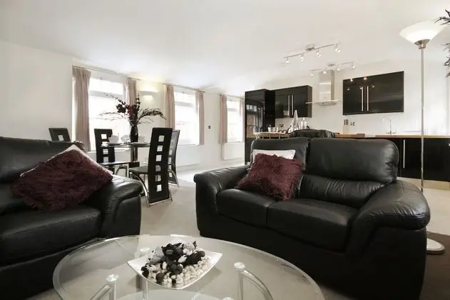 Apart Daire, 2 Yatak Odası, 2 Banyolu (Montague House RG40 1AU)