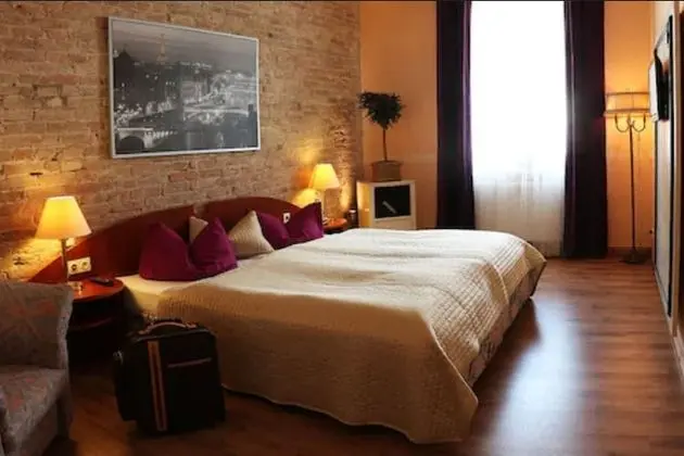 Standard Tek Büyük Yataklı Oda