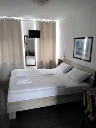 Comfort Tek Büyük veya İki Ayrı Yataklı Oda
