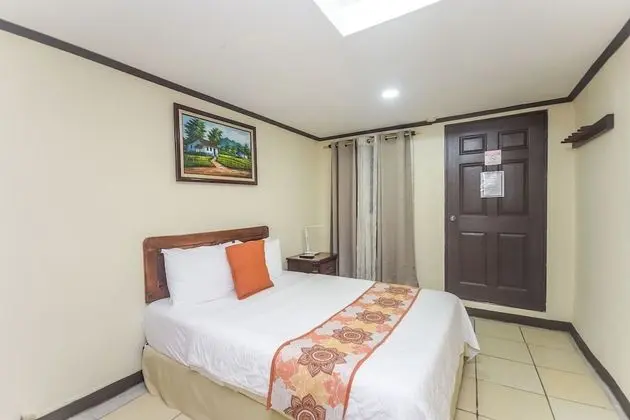 1 Queen Bed / Guest Room