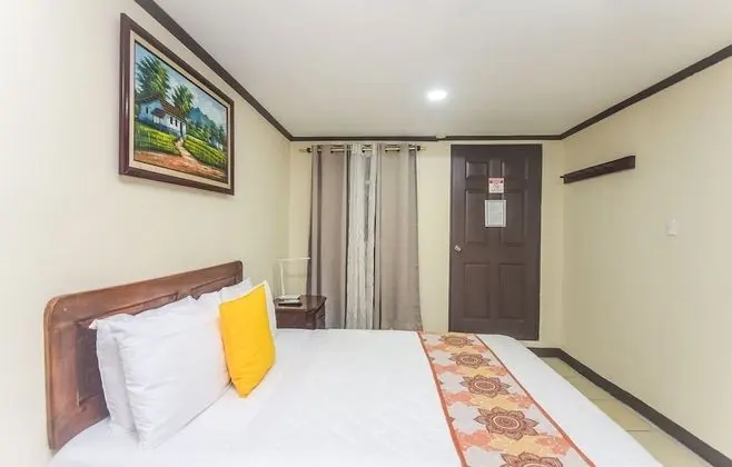 1 Queen Bed / Guest Room