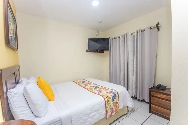 1 Queen Bed / Guest Room