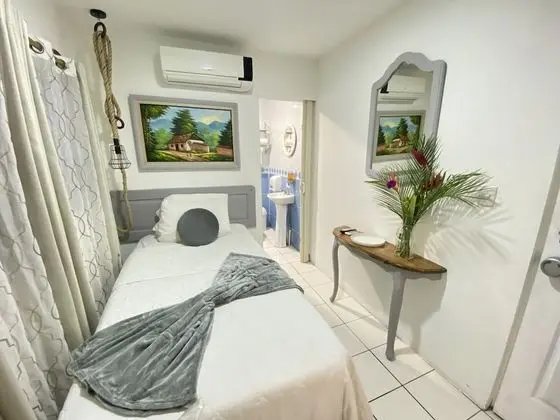 1 Twin Bed/ Single Guest Room
