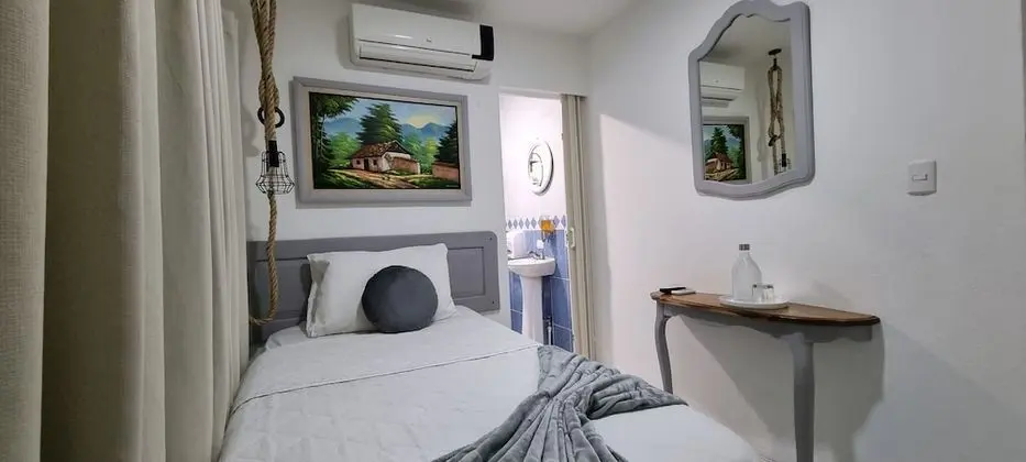 1 Twin Bed/ Single Guest Room