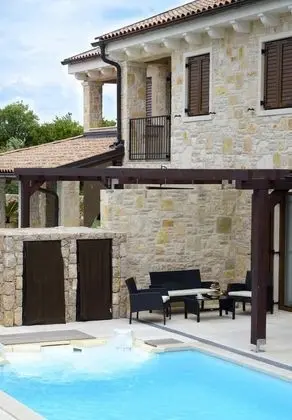 Ev (Berna - pool house - H(6+1))