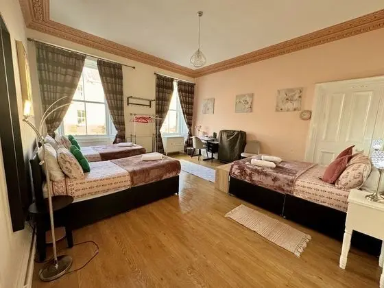 Dört Kişilik Oda, Ortak Banyo (Room 1)